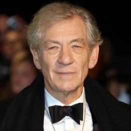 pessoa de pele clara e cabelo castanho